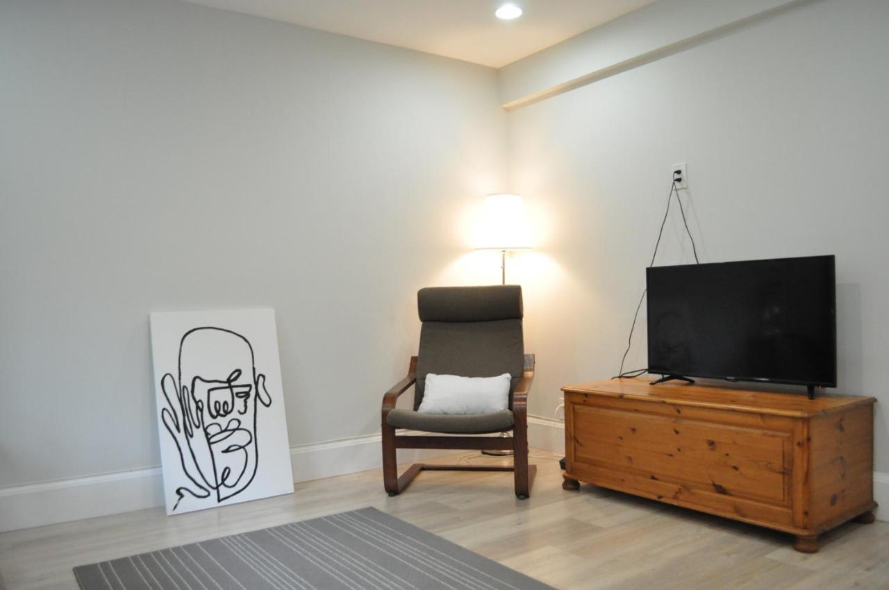 Stylish 1 Bedroom Suite In North Vancouver 10 Mins Ski Exterior photo